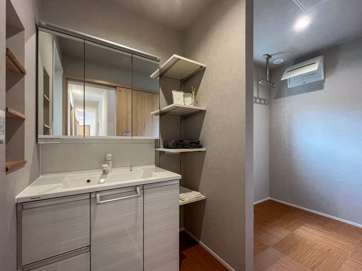 木ごころホーム　中西木材住宅事業部 【2700万円台/31.27坪/越前市】木の温もりあふれる杉の勾配天井と収納・動線が調和する平屋風住宅の建築実例画像7