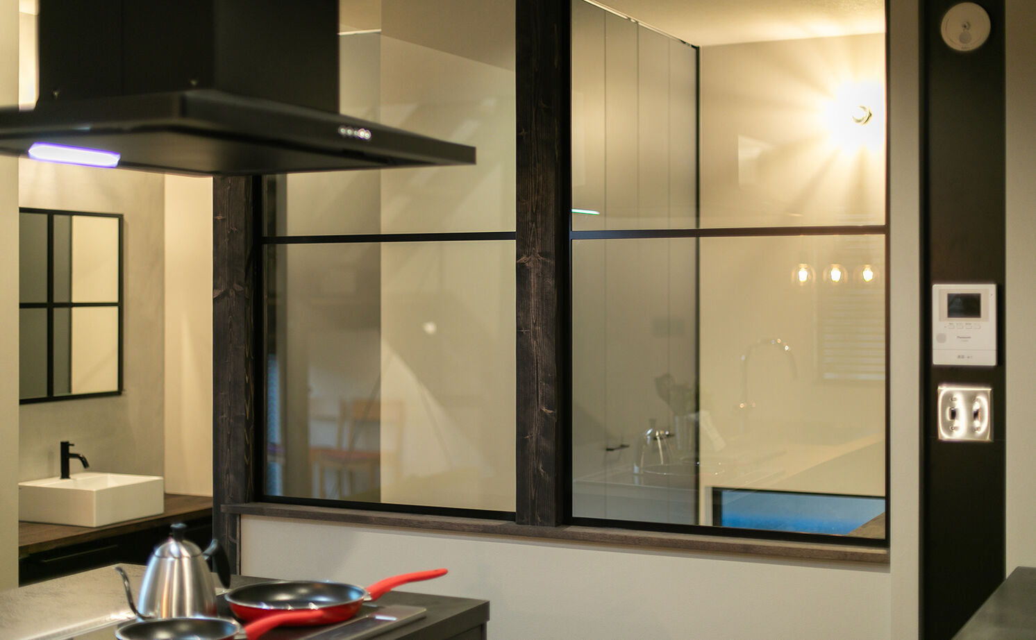 HOME CRAFT（ホームクラフト） 【愛知県｜30坪未満の２階建て】料理好き夫妻が建てた土間とスケルトン階段のある人の集まる家の建築実例画像4