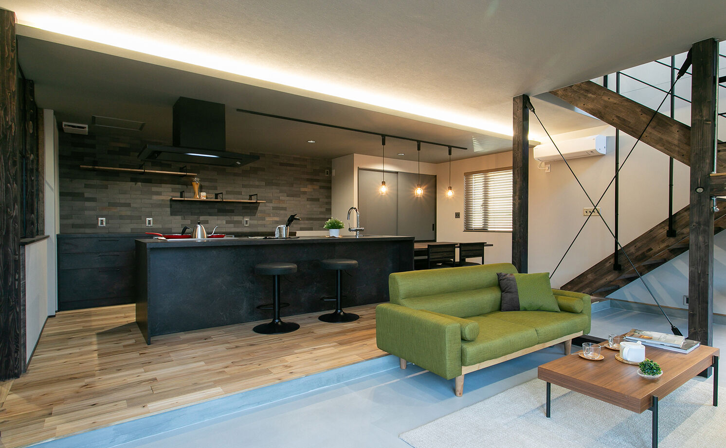 HOME CRAFT（ホームクラフト） 【愛知県｜30坪未満の２階建て】料理好き夫妻が建てた土間とスケルトン階段のある人の集まる家の建築実例画像6