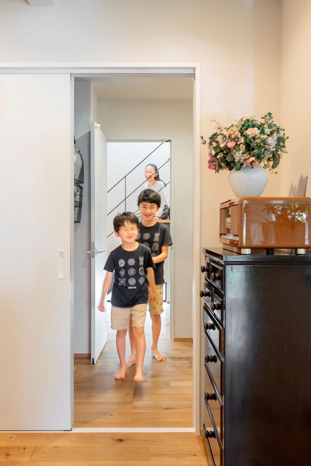 SOLE LIVING（相模原・町田・八王子） 【神奈川県｜子ども3人｜サンルーム】設計されたプランに納得。木の香り漂う自然素材の二世帯住宅の建築実例画像9