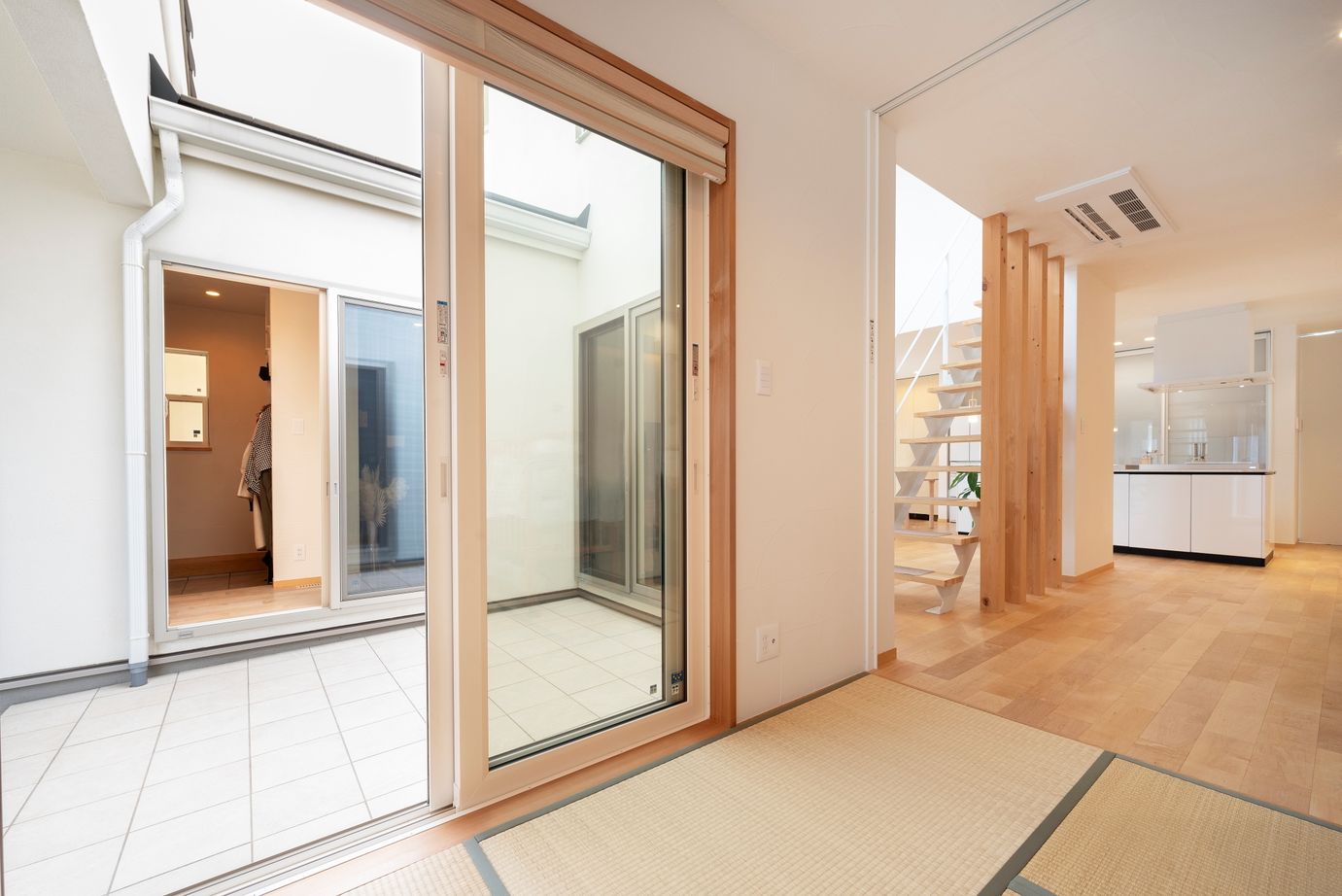 SOLE LIVING（相模原・町田・八王子） 【神奈川県｜ガレージ｜中庭】コーディネーターとデザインする機能的でおしゃれな自然素材の家の建築実例画像10