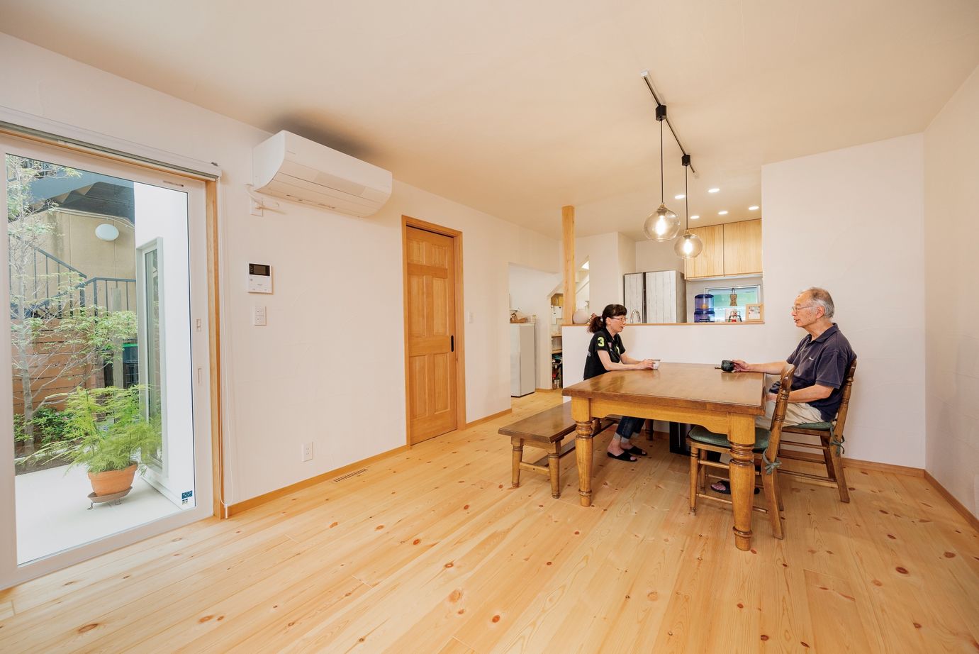 SOLE LIVING（相模原・町田・八王子） 【町田市｜夫婦2人｜テラス】まるで森の中に建つ別荘。豊かな緑も美しい一年中快適な暮らしが楽しめる家の建築実例画像2