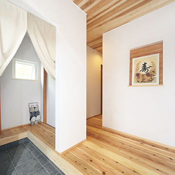 木と漆喰 十津川の家 高槻・池田住宅展示場 【1900万円/間取り図有り/兵庫県川西市】十津川村産直の木とスイス漆喰で建てた、子どもの笑顔が弾ける家の建築実例画像5