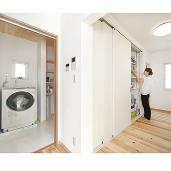 木と漆喰 十津川の家 高槻・池田住宅展示場 【1900万円/間取り図有り/兵庫県川西市】十津川村産直の木とスイス漆喰で建てた、子どもの笑顔が弾ける家の建築実例画像7