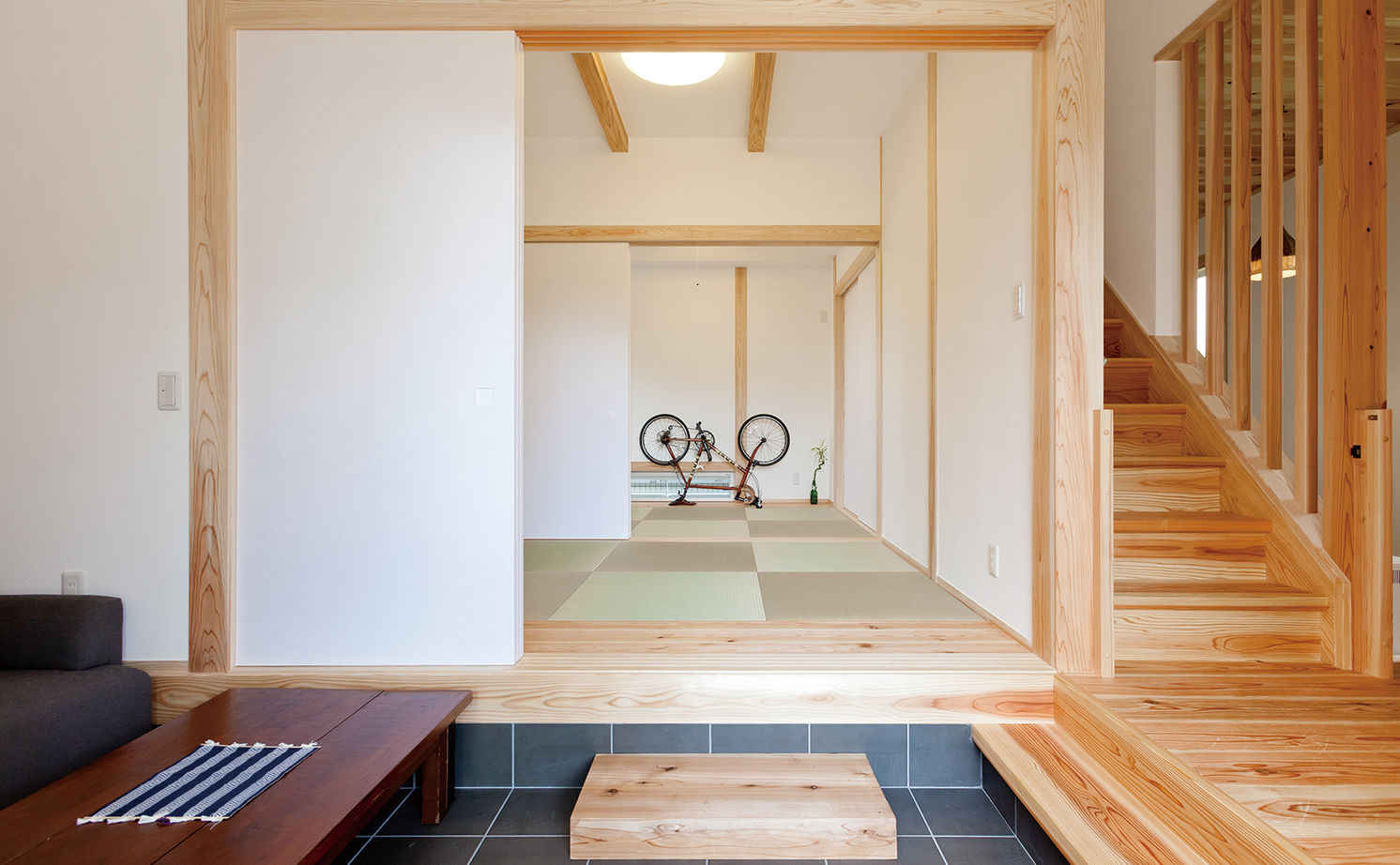 木と漆喰 十津川の家 高槻・池田住宅展示場 【1000万円台／間取り有り／東大阪市】広い縁側や土間のある「木と漆喰」の家。家族が集う広々空間の家の建築実例画像5