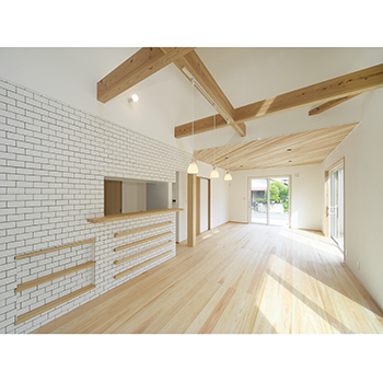 木と漆喰 十津川の家 高槻・池田住宅展示場 【2000万円台/間取り有り/奈良市/国産材100％/漆喰】十津川村産直の木で希望を叶えた自然素材の家の建築実例画像1