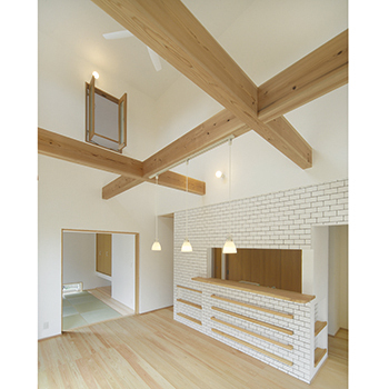 木と漆喰 十津川の家 高槻・池田住宅展示場 【2000万円台/間取り有り/奈良市/国産材100％/漆喰】十津川村産直の木で希望を叶えた自然素材の家の建築実例画像2