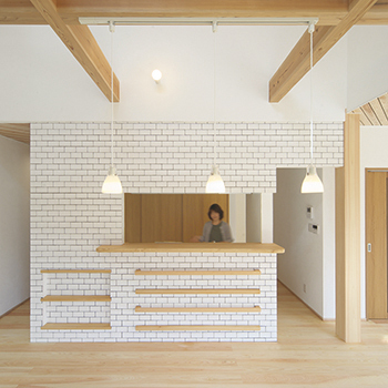 木と漆喰 十津川の家 高槻・池田住宅展示場 【2000万円台/間取り有り/奈良市/国産材100％/漆喰】十津川村産直の木で希望を叶えた自然素材の家の建築実例画像3