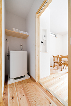 木と漆喰 十津川の家 高槻・池田住宅展示場 【1726万円／間取り図有り／高槻市】北摂・約16坪の狭小地に建てた3階建て「木と漆喰」自然素材の家の建築実例画像8