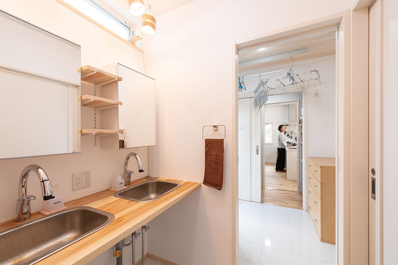 木と漆喰 十津川の家 高槻・池田住宅展示場 【1830万円/豊能郡/間取り図有り】太陽光発電+蓄電池込！子育て共働き夫婦の、家事ラク＆災害に備える家の建築実例画像4