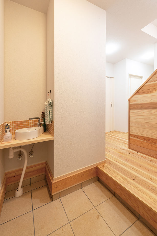 木と漆喰 十津川の家 高槻・池田住宅展示場 【1830万円/豊能郡/間取り図有り】太陽光発電+蓄電池込！子育て共働き夫婦の、家事ラク＆災害に備える家の建築実例画像9