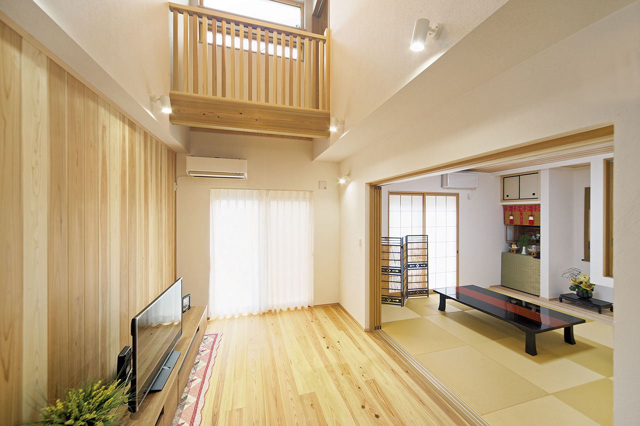 木と漆喰 十津川の家 高槻・池田住宅展示場 【2300万円/間取り有り/摂津市】国産の木とスイス漆喰で北摂・駅近で建て替える　高齢の母や愛犬と暮らす家の建築実例画像1