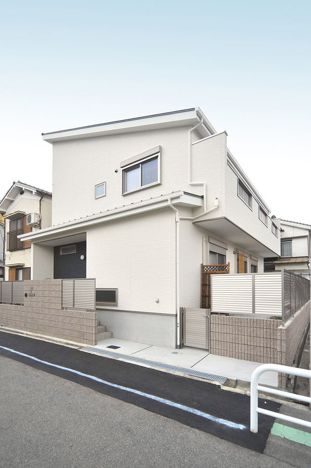 木と漆喰 十津川の家 高槻・池田住宅展示場 【2300万円/間取り有り/摂津市】国産の木とスイス漆喰で北摂・駅近で建て替える　高齢の母や愛犬と暮らす家の建築実例画像2
