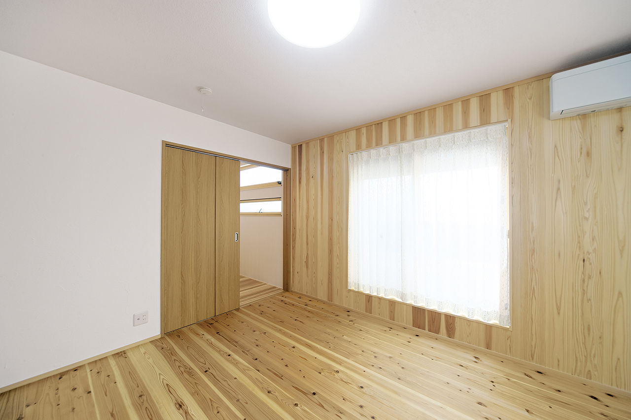 木と漆喰 十津川の家 高槻・池田住宅展示場 【2300万円/間取り有り/摂津市】国産の木とスイス漆喰で北摂・駅近で建て替える　高齢の母や愛犬と暮らす家の建築実例画像8