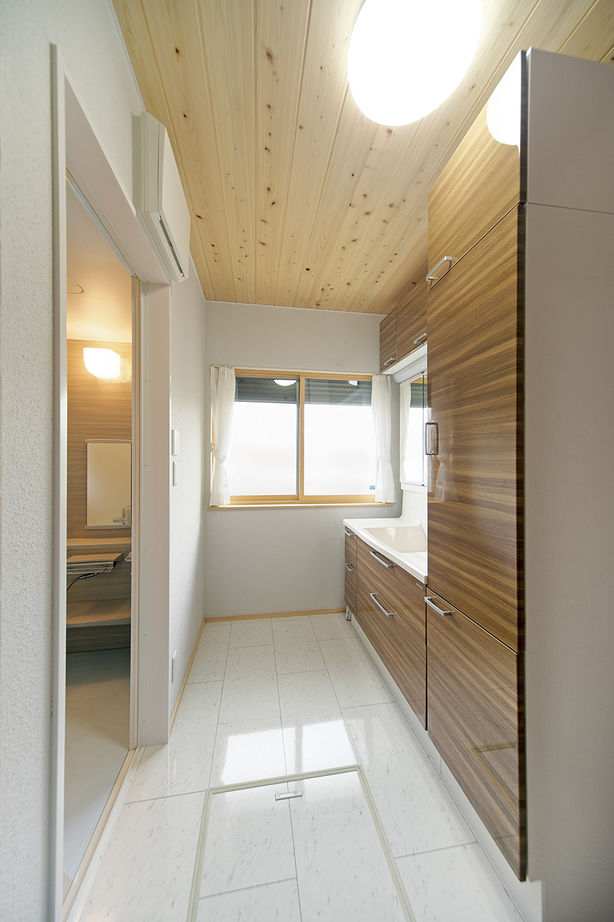 木と漆喰 十津川の家 高槻・池田住宅展示場 【2300万円/間取り有り/摂津市】国産の木とスイス漆喰で北摂・駅近で建て替える　高齢の母や愛犬と暮らす家の建築実例画像9