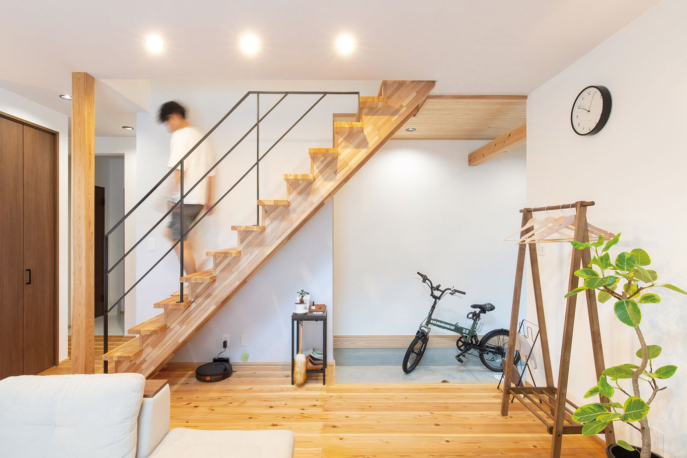 木と漆喰 十津川の家 高槻・池田住宅展示場 【2000万円台／池田市／間取り図有り】木とスイス漆喰でつくった、趣味と暮らしを楽しむガレージハウスの建築実例画像3