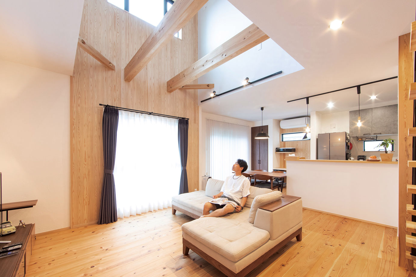 木と漆喰 十津川の家 高槻・池田住宅展示場 【2000万円台／池田市／間取り図有り】木とスイス漆喰でつくった、趣味と暮らしを楽しむガレージハウスの建築実例画像4