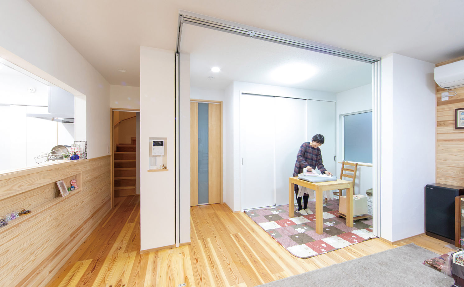 木と漆喰 十津川の家 高槻・池田住宅展示場 【2000万円台/間取り図有り/豊中市】将来的な介護も見据え、60代で建て替え。自然素材たっぷりの終の棲家の建築実例画像3