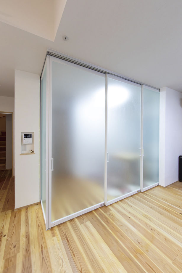 木と漆喰 十津川の家 高槻・池田住宅展示場 【2000万円台/間取り図有り/豊中市】将来的な介護も見据え、60代で建て替え。自然素材たっぷりの終の棲家の建築実例画像4