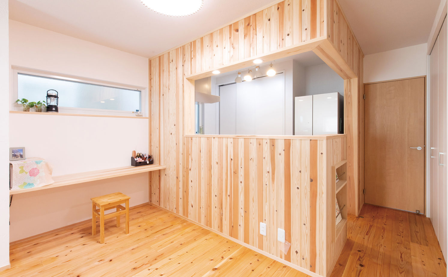 木と漆喰 十津川の家 高槻・池田住宅展示場 【2000万円台/間取り図有り/枚方市】触れると温かい。幸せになれる。家族の健康を考えて選んだ木と漆喰の家の建築実例画像4