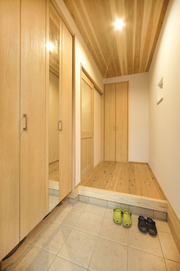 木と漆喰 十津川の家 高槻・池田住宅展示場 【1000万円台/間取り図有り/吹田市】四方を囲まれた旗竿地に光と風が舞う、木とスイス漆喰で建てた家の建築実例画像8