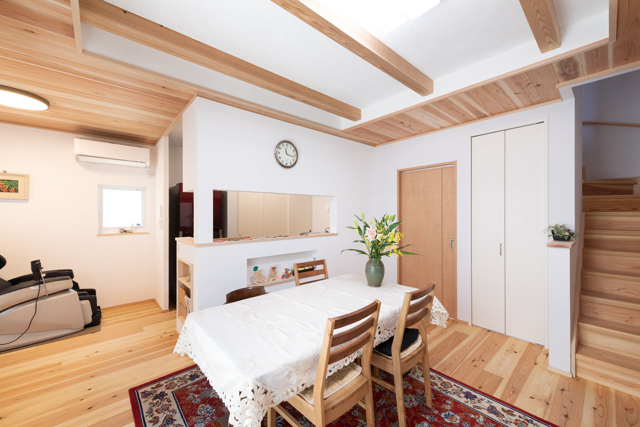 木と漆喰 十津川の家 高槻・池田住宅展示場 【1000万円台／四條畷市】自然素材と暖かさにこだわって選んだ、毎日を健やかに暮らせる木とスイス漆喰の家の建築実例画像3