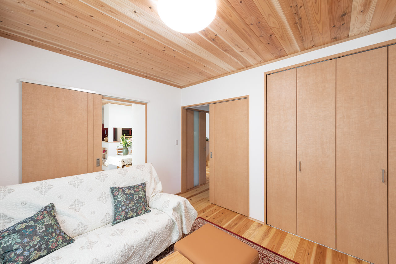 木と漆喰 十津川の家 高槻・池田住宅展示場 【1000万円台／四條畷市】自然素材と暖かさにこだわって選んだ、毎日を健やかに暮らせる木とスイス漆喰の家の建築実例画像4