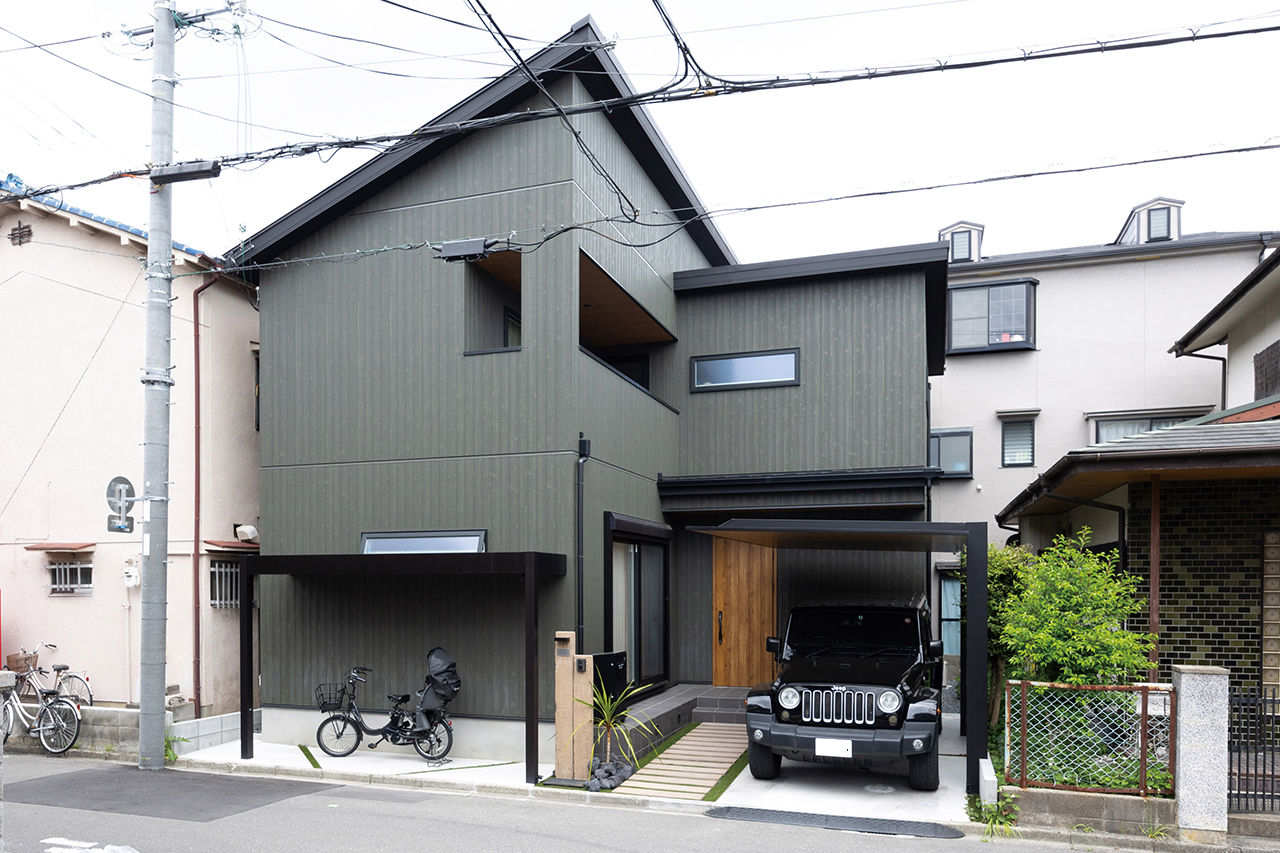 木と漆喰 十津川の家 高槻・池田住宅展示場 【2000万円台/間取り図有り】造作棚に家族写真や観葉植物がたくさん！ギャラリーのある木と漆喰の家の建築実例画像9