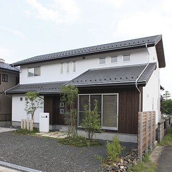 無垢Story 世界に一つだけの造作家具で カフェの様に寛げる空間演出の建築実例画像2