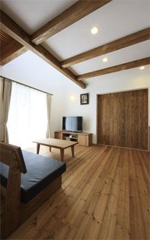 無垢Story オール漆喰＋無垢材が予算内 造作家具で創るカフェ風の家の建築実例画像2