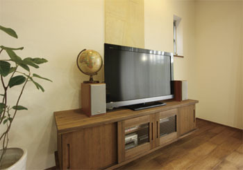 無垢Story 都市の住宅密集地で叶えた 自然体で暮らすカフェ風の家の建築実例画像5