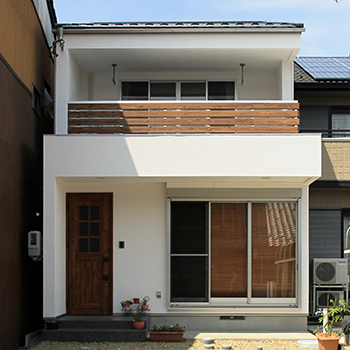 無垢Story 「狭い間口でもこんなに快適」 無垢・漆喰のオーガニックな家の建築実例画像3