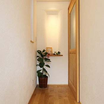 無垢Story 「狭い間口でもこんなに快適」 無垢・漆喰のオーガニックな家の建築実例画像4