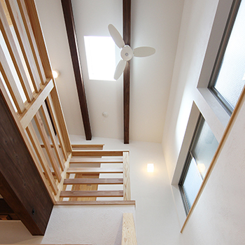 無垢Story 「狭い間口でもこんなに快適」 無垢・漆喰のオーガニックな家の建築実例画像7