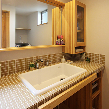 無垢Story 「狭い間口でもこんなに快適」 無垢・漆喰のオーガニックな家の建築実例画像9