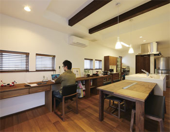 無垢Story 子育てを楽しむ工夫いっぱい 木の優しさに包まれた住まいの建築実例画像2