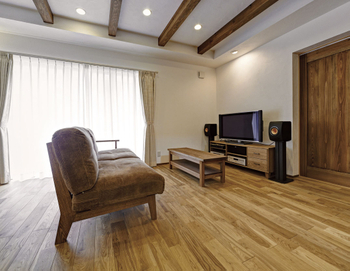 無垢Story サラリとした空気にうっとり 味わい深い自然素材の住まいの建築実例画像2