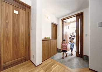 無垢Story サラリとした空気にうっとり 味わい深い自然素材の住まいの建築実例画像4