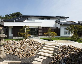 無垢Story 【造作家具×和モダン｜岐阜県各務原市】自然素材に包まれた木の香り漂うナチュラルな和モダンの家の建築実例画像2