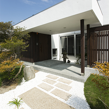 無垢Story 【造作家具×和モダン｜岐阜県各務原市】自然素材に包まれた木の香り漂うナチュラルな和モダンの家の建築実例画像3