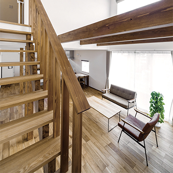 無垢Story 【造作家具×自然素材｜愛知県豊田市】無垢材と漆喰が織りなすシンプル＆モダンなカフェ風の木の家の建築実例画像5