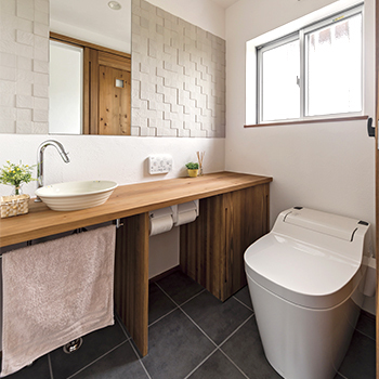 無垢Story 【造作家具×ナチュラル｜愛知県小牧市】木の香りの広がる無垢と漆喰でできたナチュラルなカフェ風の家の建築実例画像7