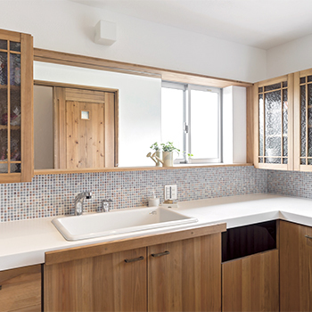 無垢Story 【造作家具×ナチュラル｜愛知県小牧市】木の香りの広がる無垢と漆喰でできたナチュラルなカフェ風の家の建築実例画像8