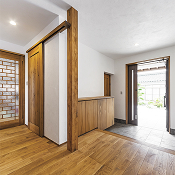 無垢Story 【造作家具×ナチュラル｜愛知県小牧市】木の香りの広がる無垢と漆喰でできたナチュラルなカフェ風の家の建築実例画像9