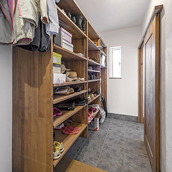 無垢Story 【造作家具×ナチュラル｜愛知県小牧市】木の香りの広がる無垢と漆喰でできたナチュラルなカフェ風の家の建築実例画像10