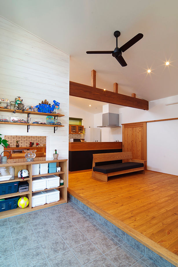 無垢Story 【愛知県/2000万円台/平屋/中庭/30坪台/間取図有】カフェ風造作がすてきな中庭を挟むコの字型の平屋の建築実例画像4