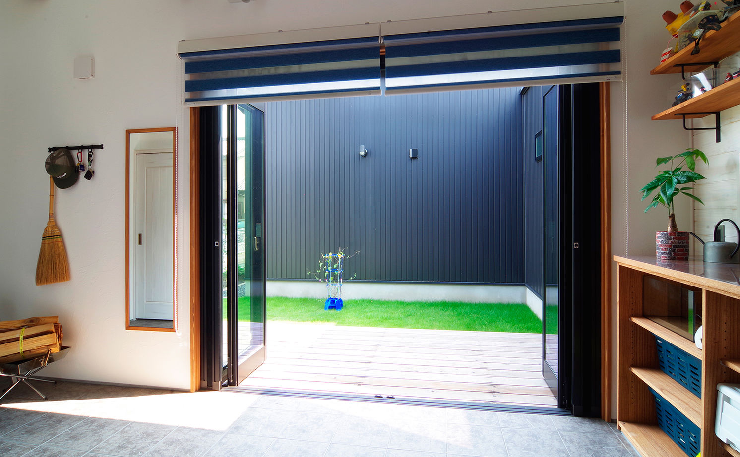 無垢Story 【愛知県/2000万円台/平屋/中庭/30坪台/間取図有】カフェ風造作がすてきな中庭を挟むコの字型の平屋の建築実例画像5