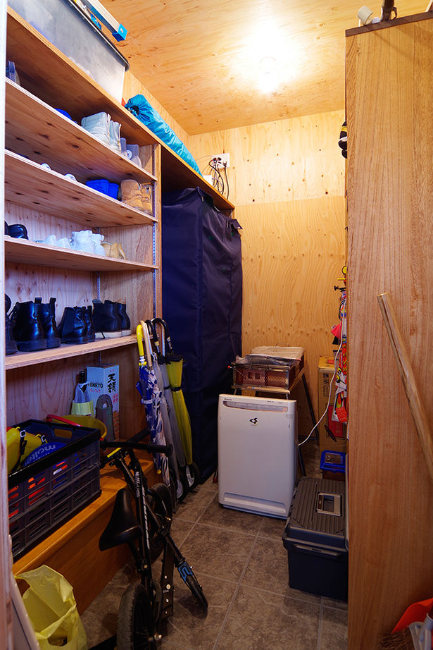 無垢Story 【愛知県/2000万円台/平屋/中庭/30坪台/間取図有】カフェ風造作がすてきな中庭を挟むコの字型の平屋の建築実例画像13