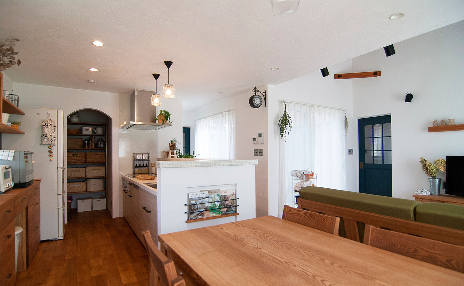 無垢Story 【岐阜県/1000万円台/平屋風/中庭/30坪台/間取図有】手仕事が好きな夫婦が選んだ家具まで造作の平屋風の家の建築実例画像6