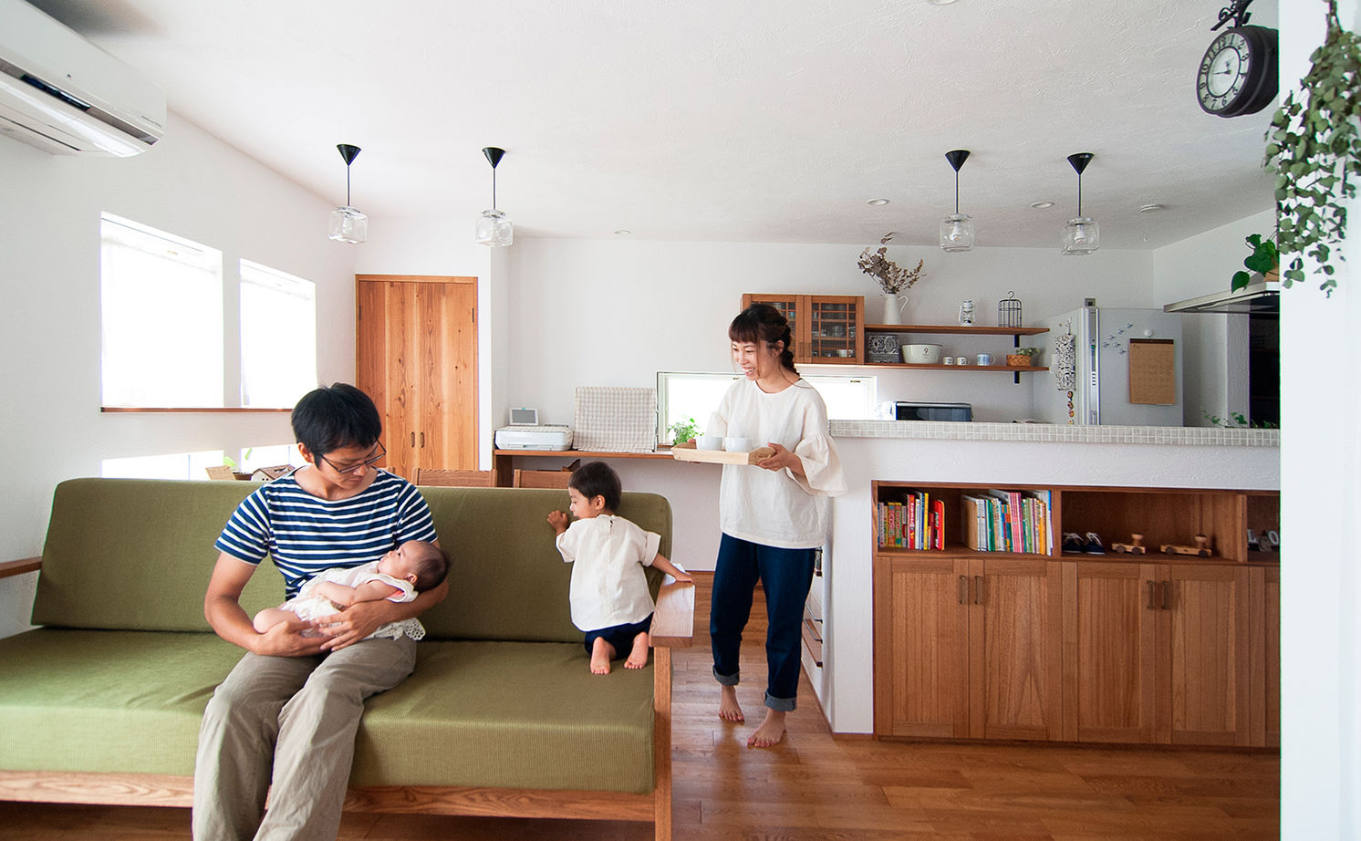 無垢Story 【岐阜県/1000万円台/平屋風/中庭/30坪台/間取図有】手仕事が好きな夫婦が選んだ家具まで造作の平屋風の家の建築実例画像11